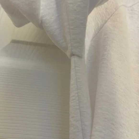 Banana Republic White wrap shirt NWOT. Size Medium - Picture 4 of 5